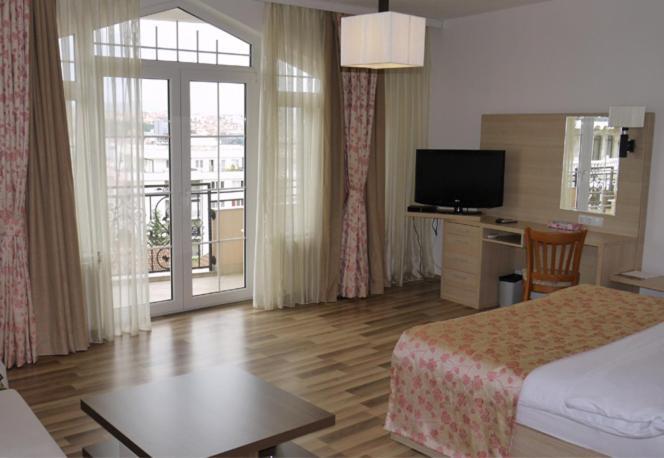 Hotel Pinocchio Pristina Buitenkant foto