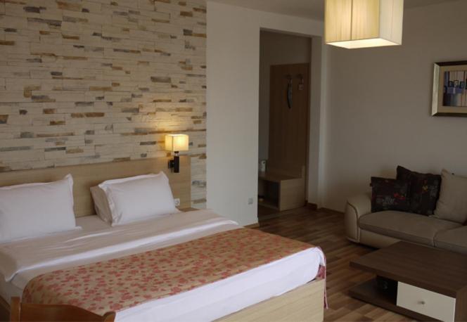 Hotel Pinocchio Pristina Buitenkant foto
