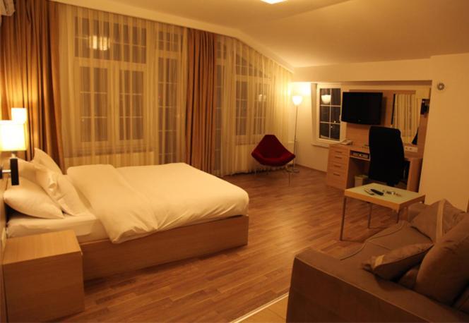 Hotel Pinocchio Pristina Buitenkant foto