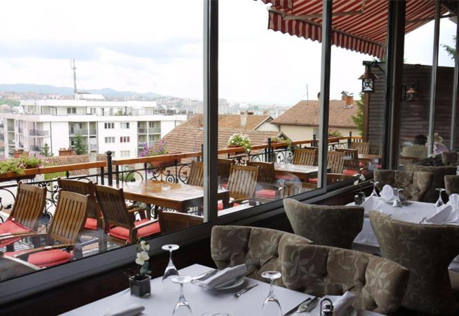 Hotel Pinocchio Pristina Buitenkant foto