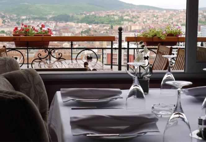 Hotel Pinocchio Pristina Buitenkant foto