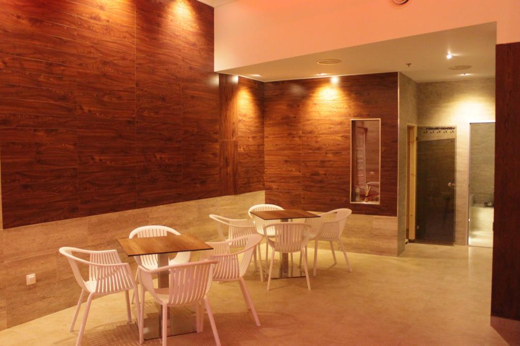 Hotel Pinocchio Pristina Buitenkant foto