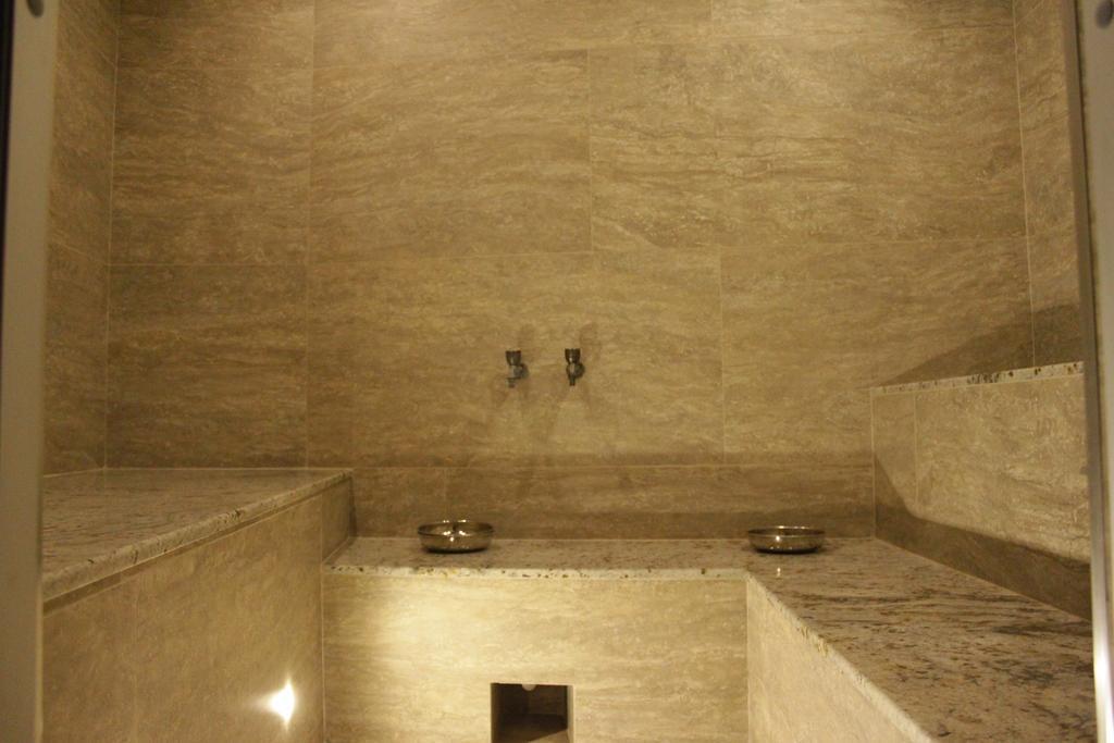 Hotel Pinocchio Pristina Buitenkant foto