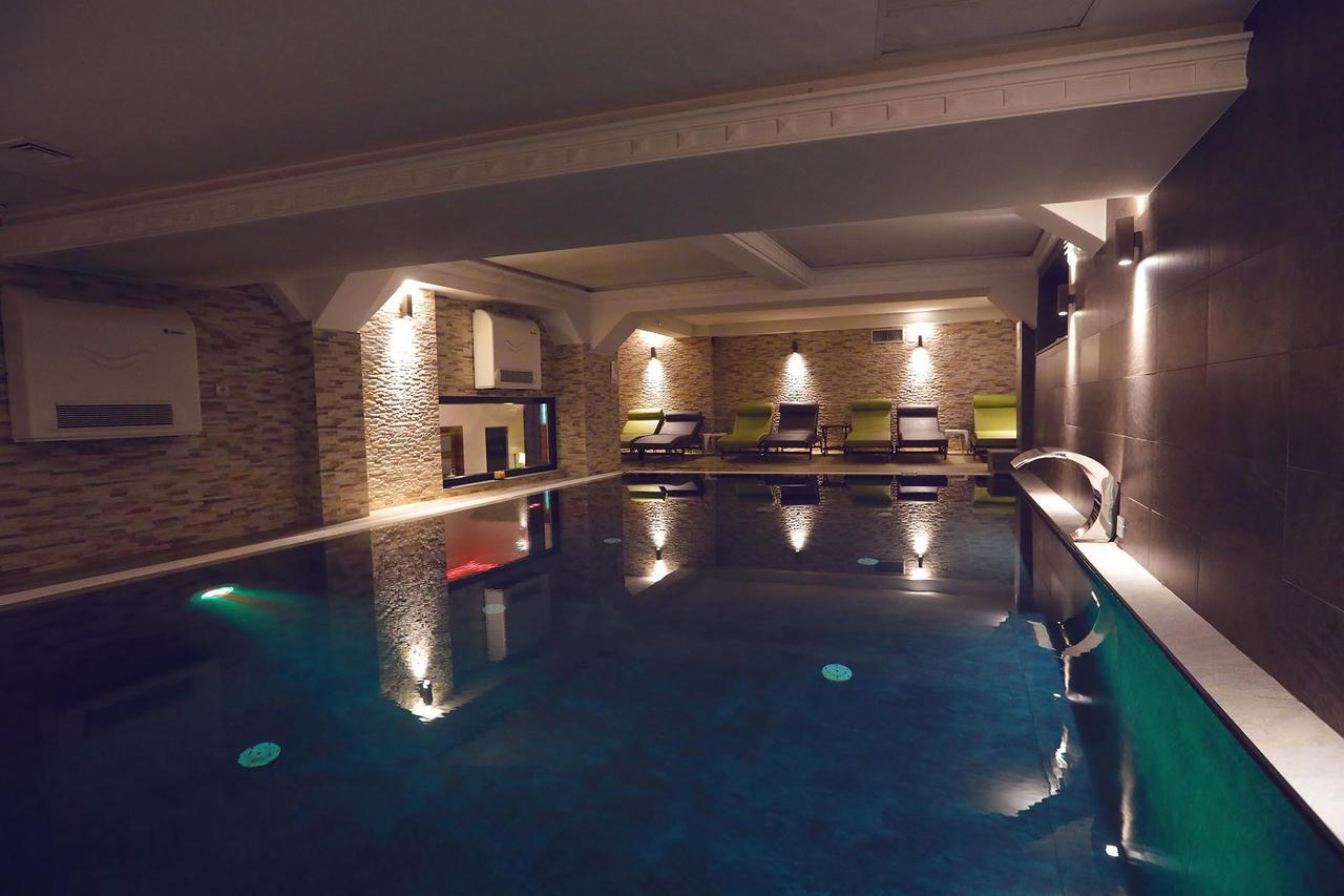 Hotel Pinocchio Pristina Buitenkant foto