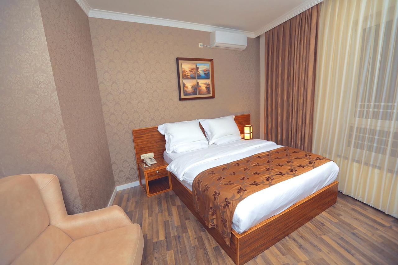 Hotel Pinocchio Pristina Buitenkant foto
