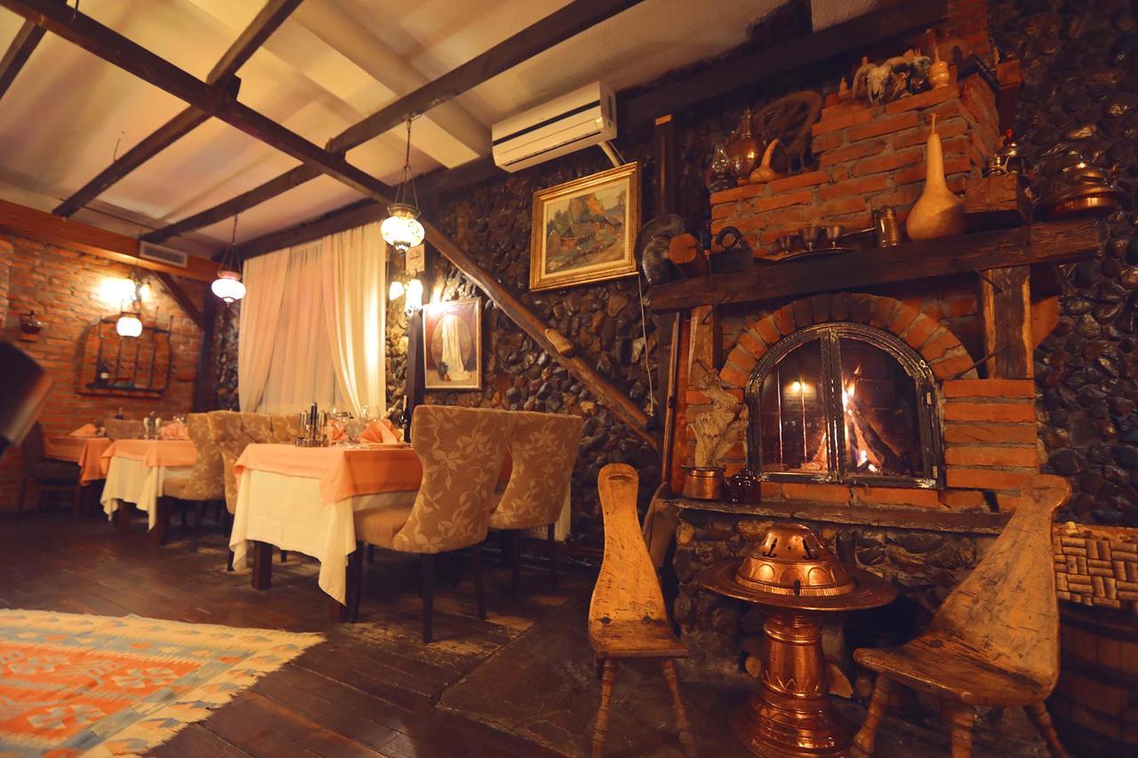 Hotel Pinocchio Pristina Buitenkant foto