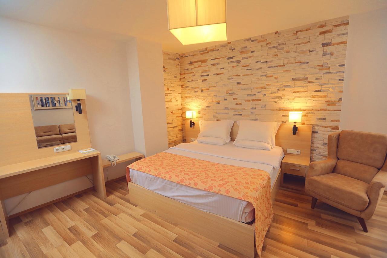 Hotel Pinocchio Pristina Buitenkant foto