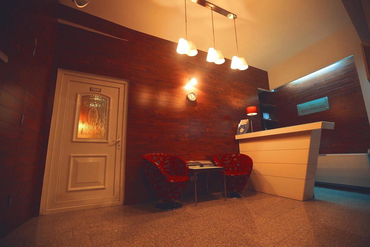 Hotel Pinocchio Pristina Buitenkant foto