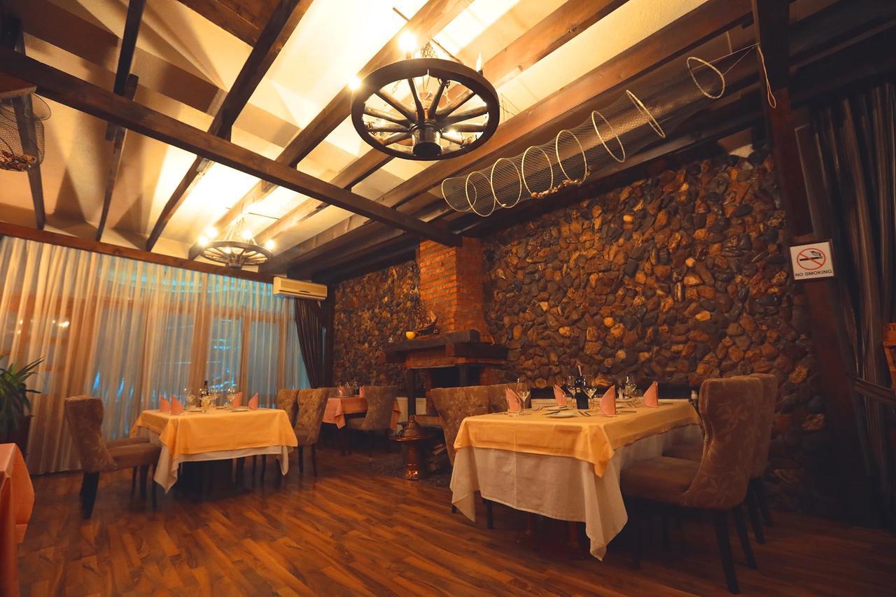 Hotel Pinocchio Pristina Buitenkant foto