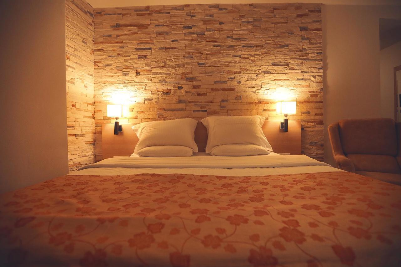 Hotel Pinocchio Pristina Buitenkant foto
