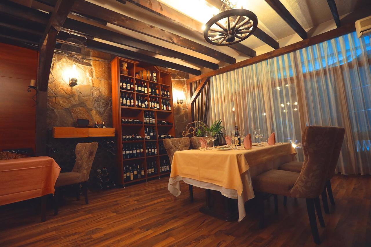 Hotel Pinocchio Pristina Buitenkant foto